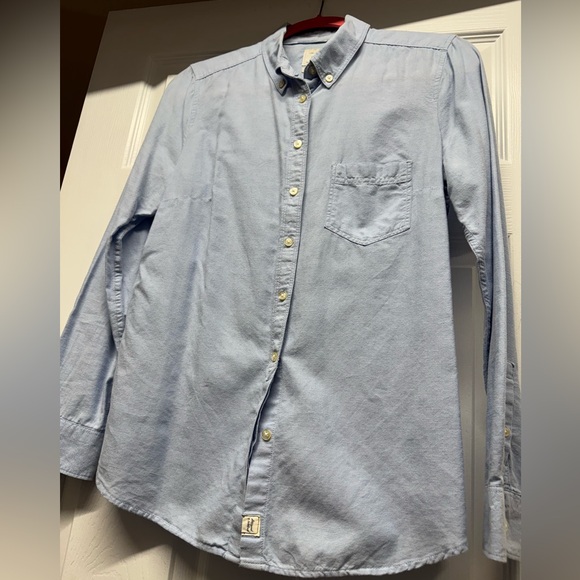 GAP Shrunken Boyfriend Button-Down Shirt in Light Blue Wash, Size: M - Picture 2 of 7